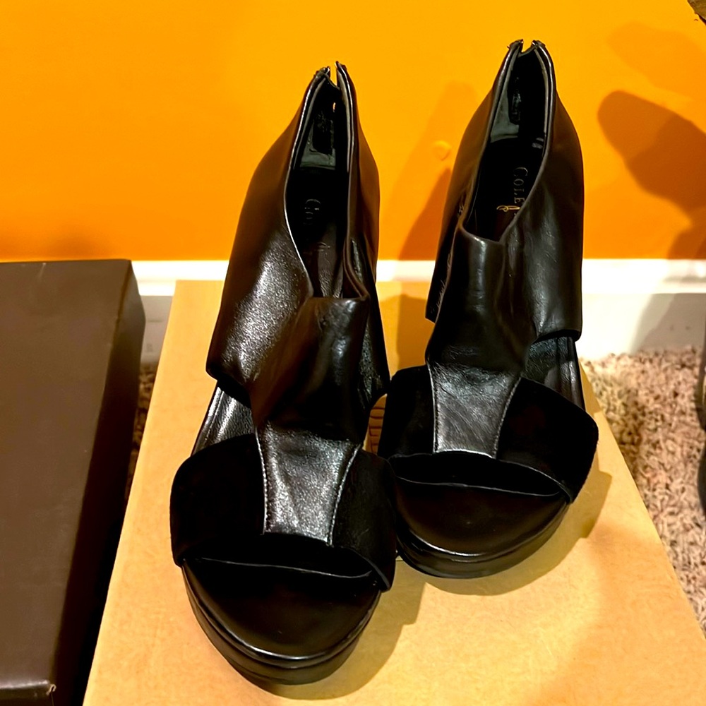 Black wedges